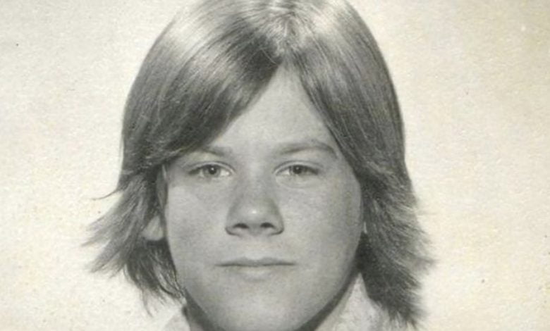 WHO IS THIS ACTOR, WHO WAS LIVING WITH 0 A MONTH, AND NOW HAS A FARM WITH HIS FAMILY