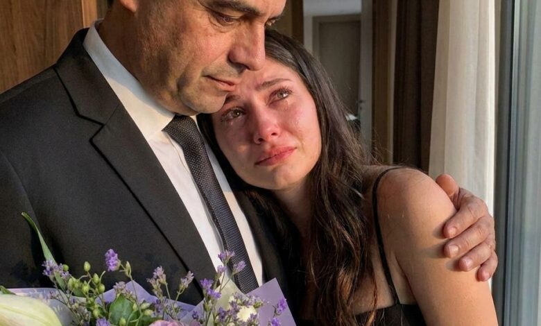 For 10 Years I Brought White Roses to My Wife’s Grave — Until One Rainy Morning Changed Everything For 10 Years I Brought White Roses to My Wife’s Grave — Until One Rainy Morning Changed Everything