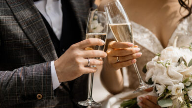 My Groom Tossed 0 at My Mother — Then the Wedding Guests Learned Why Investigators Were Waiting