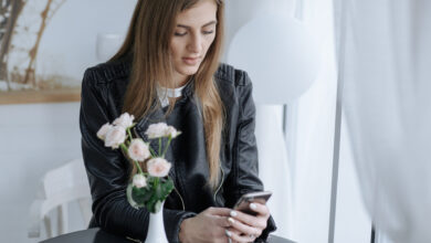 The Morning After My Sister’s Funeral — Her Boss Warned Me Not to Trust Our Family