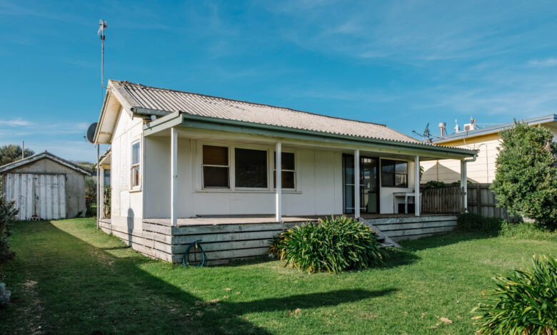 The Previous Owner Left One Warning About Our Neighbors—Six Months Later, We Finally Understood Why The Previous Owner Left One Warning About Our Neighbors—Six Months Later, We Finally Understood Why