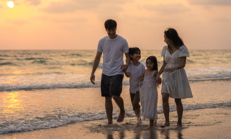 My Granddaughter Was Left Home While Her Family Went to Disney — I Arrived Before Sunrise