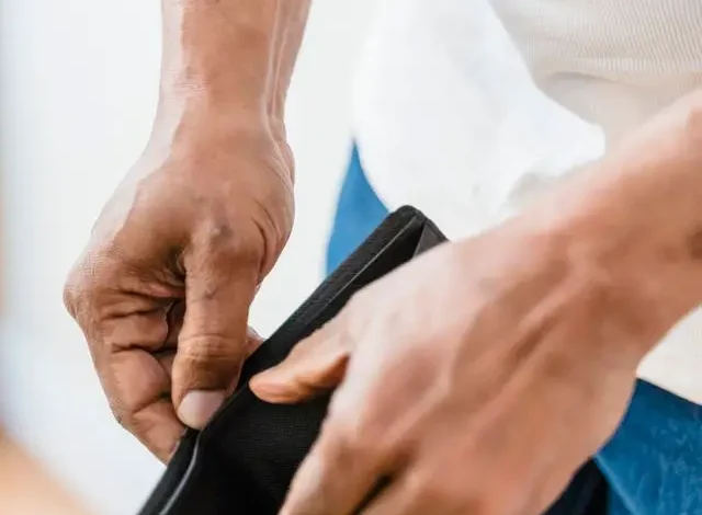 My Brother Drained My ,000 Account and Threw Me Out—Then the Bank Revealed What Kind of Money He Had Stolen My Brother Drained My ,000 Account and Threw Me Out—Then the Bank Revealed What Kind of Money He Had Stolen