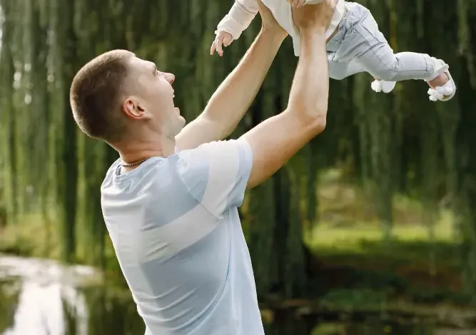 My Daughter Pointed at My Boss and Said, “Daddy’s There” — Then I Saw What Was Behind His Ear